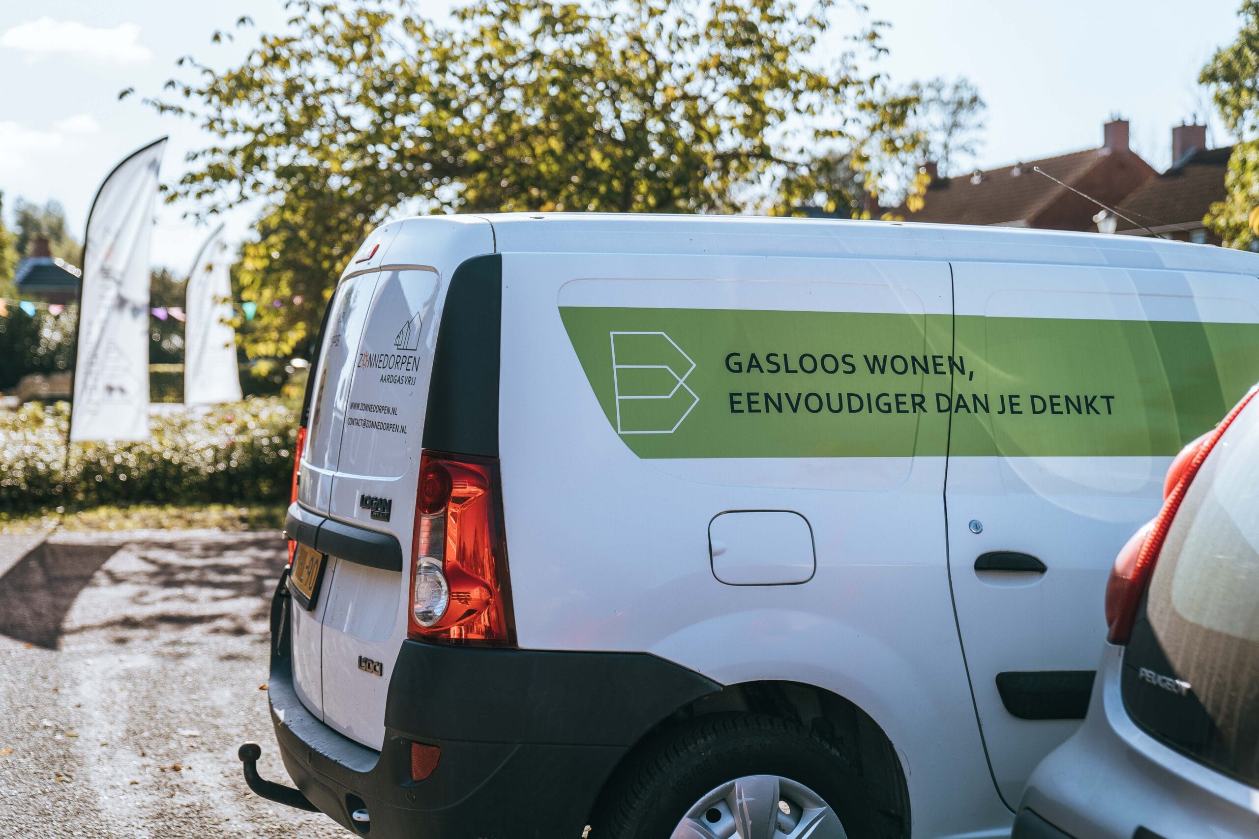 Jonge programmeurs bij energiecoöperatie Zonnedorpen